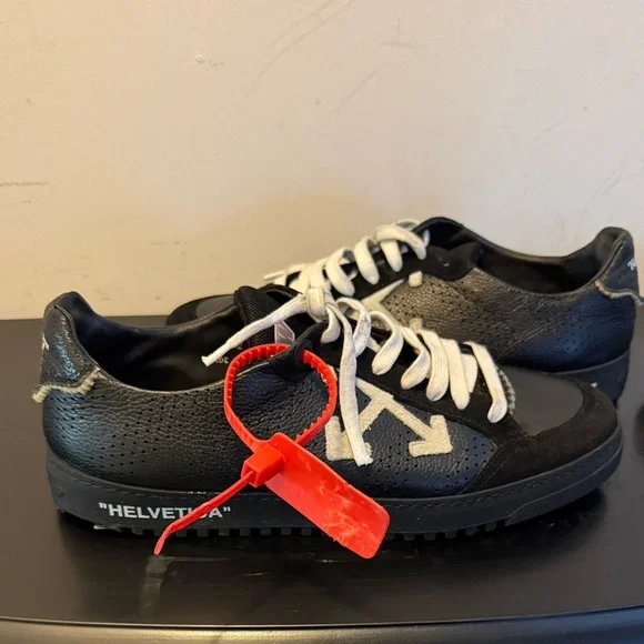 Off-White Black and White Designer Sneakers - Picture 9 of 11